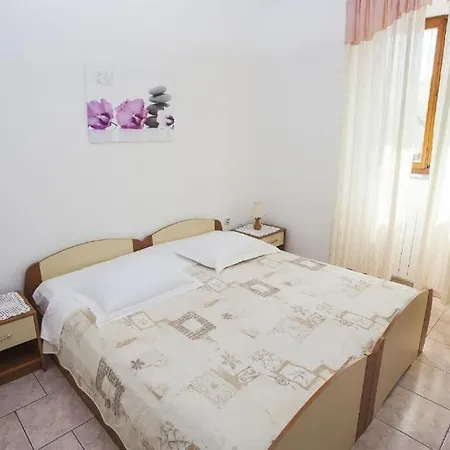 Antonieta Apartment Banjole